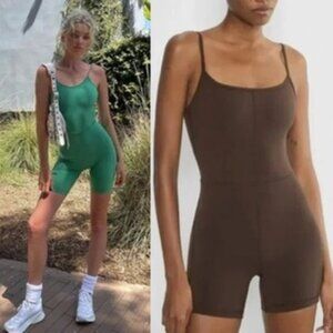 Aritzia TnaLIFE™ Leap 7" Romper Open Back Athletic Coffee Bean Brown Size XS